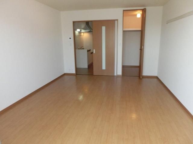 その他部屋・スペース　バルコニーからの１０帖のお部屋です