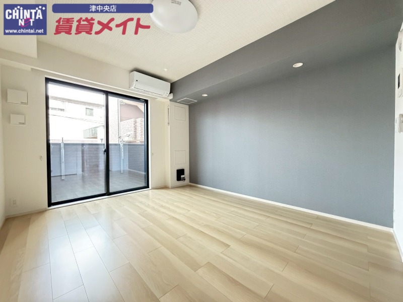 その他部屋・スペース　同タイプ反転画像