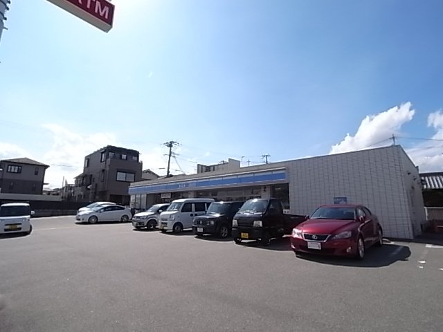 コンビニ　ローソン　宝塚鹿塩一丁目店（コンビニ）まで137m