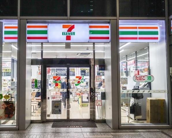 コンビニ　セブン－イレブン港区港南１丁目店（コンビニ）まで442m