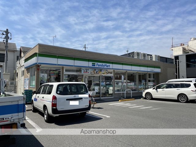 コンビニ　ファミリーマート（コンビニ）まで890m