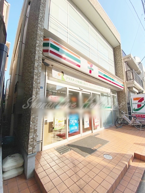 コンビニ　セブン-イレブン 藤沢片瀬海岸１丁目店（コンビニ）まで561m