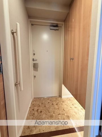 地下鉄東西線 バスセンター前駅 徒歩8分 13階建 築12年の玄関写真