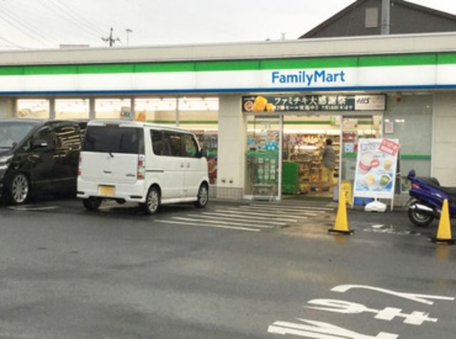 コンビニ　ファミリーマートあきる野渕上店（コンビニ）まで347m