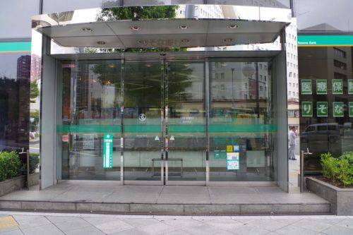 銀行　りそな銀行 南森町支店（銀行）まで179m
