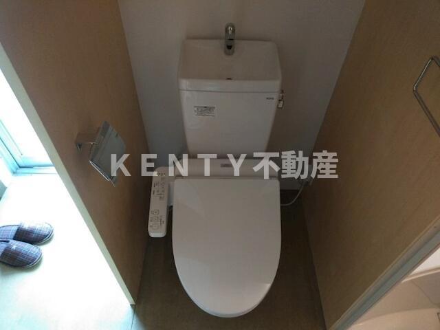 トイレ　落ち着いた色調のトイレです