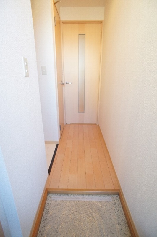 玄関　玄関からの室内です☆