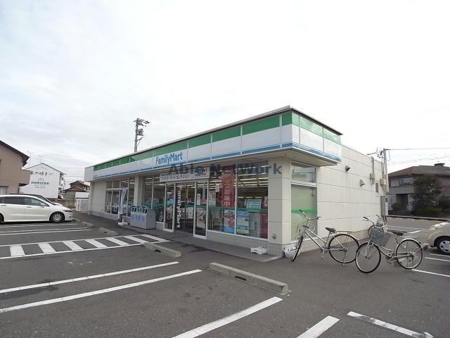 コンビニ　ファミリーマート柳津丸野店（コンビニ）まで827m