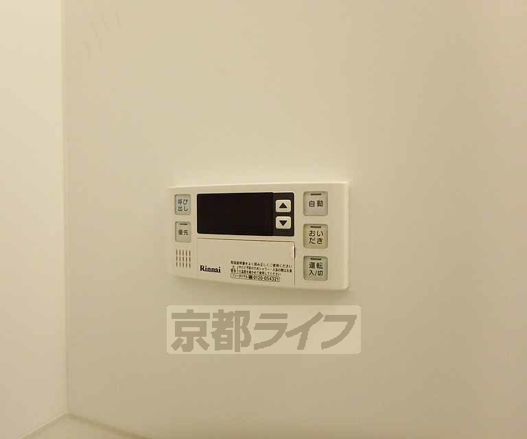 その他設備　お風呂の温度操作もワンタッチです。