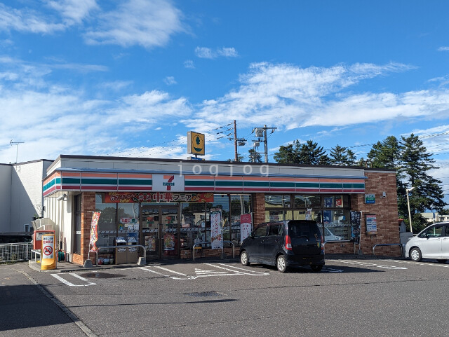 コンビニ　セブンイレブン豊成店（コンビニ）まで700m