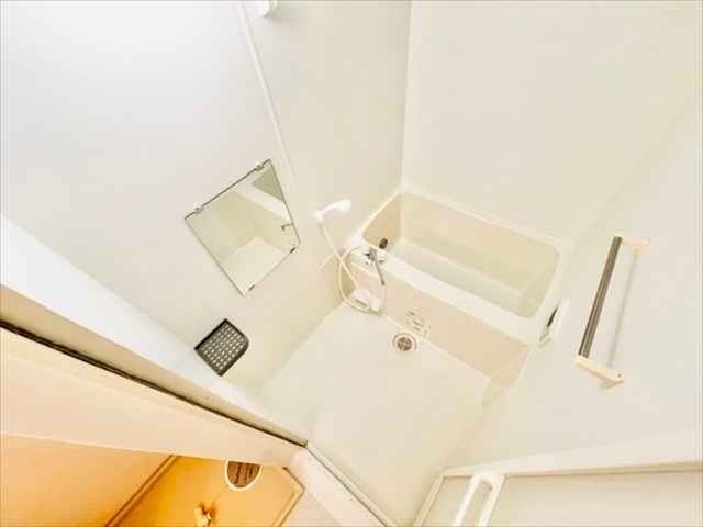 バス・シャワールーム　同一建物内１０２号室内装写真転載