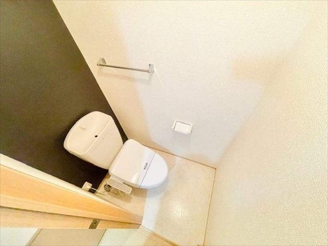 トイレ　同一建物内１０２号室内装写真転載
