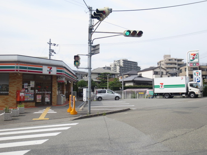 コンビニ　セブンイレブン（コンビニ）まで400m