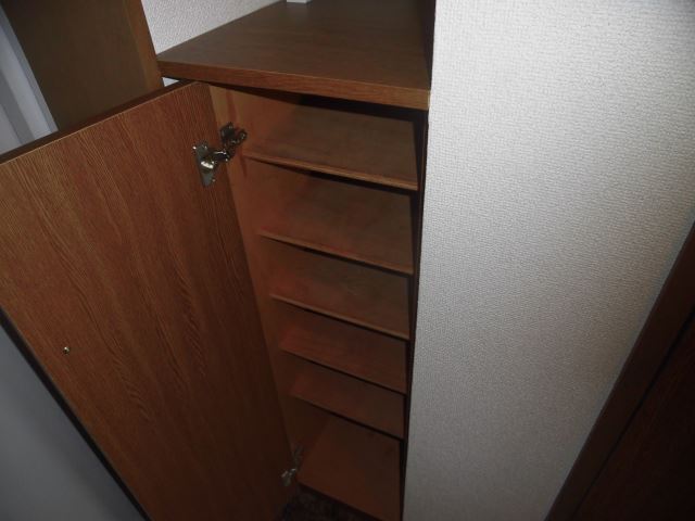 玄関　靴箱