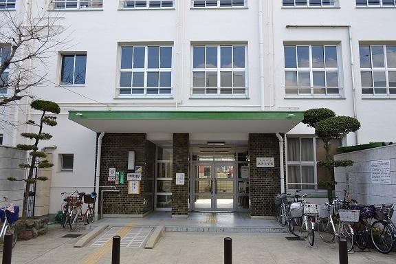 小学校　大阪市立桑津小学校（小学校）まで389m