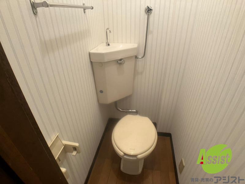 トイレ　こちらはトイレです。清潔感があり、安心して使用できます。