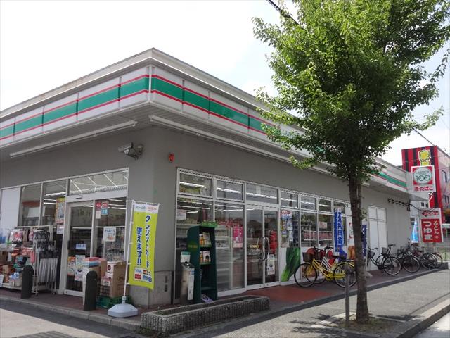 コンビニ　ローソンストア１００（コンビニ）まで902m