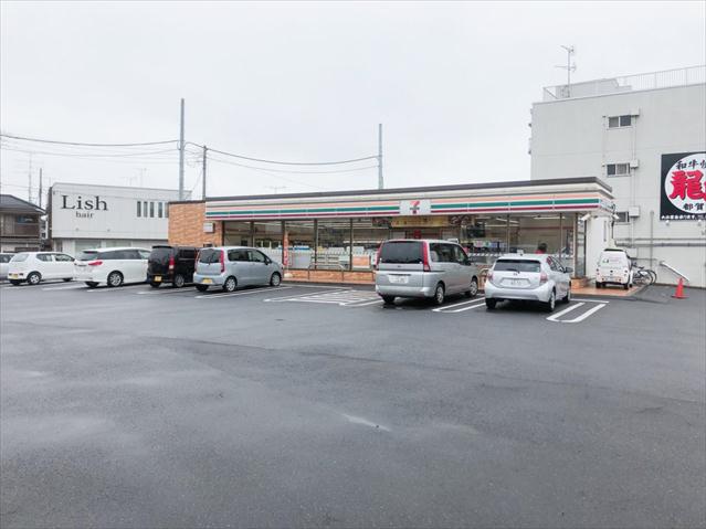 コンビニ　セブンイレブン（コンビニ）まで596m
