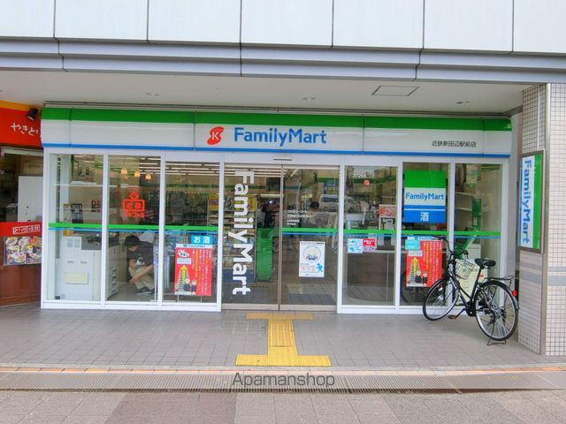 コンビニ　ファミリーマート（コンビニ）まで870m