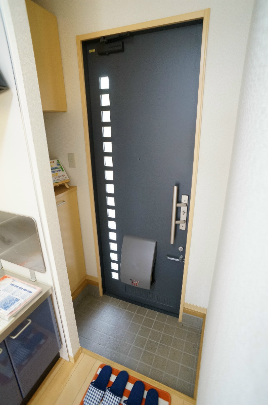 玄関　※同建物・別号室の参考写真です★（実際のお部屋とは異なります
