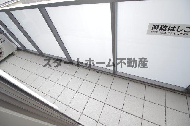 バルコニー　外からの目が気にならないバルコニーで洗濯物が干せます