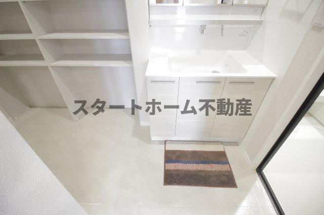 洗面設備　コンパクトで使いやすい洗面所