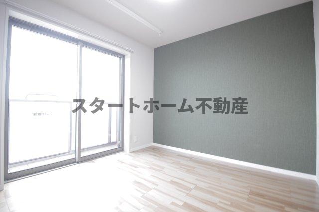 その他部屋・スペース　開放的な寝室です