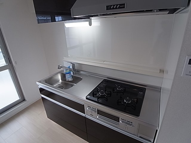 キッチン　システムキッチン（ガス3口）