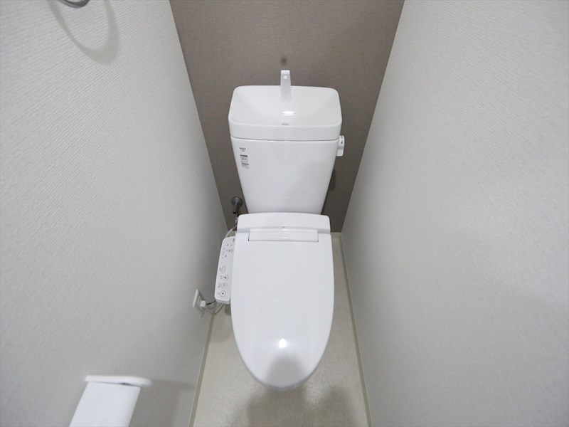 トイレ　温水洗浄暖房便座付トイレ