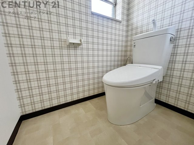 トイレ　換気のしやすい窓付き♪