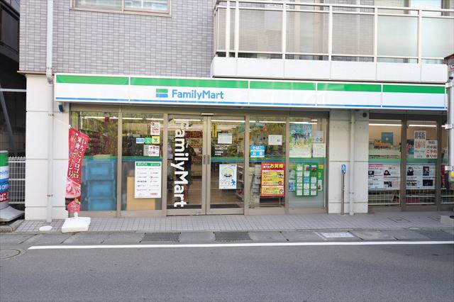 コンビニ　ファミリーマート（コンビニ）まで176m