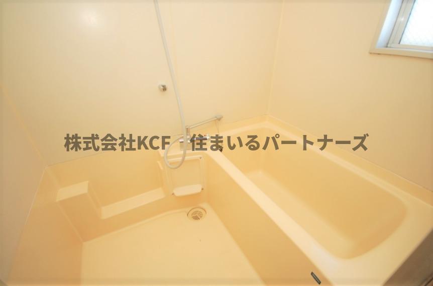 バス・シャワールーム　コンパクトで使いやすいお風呂です