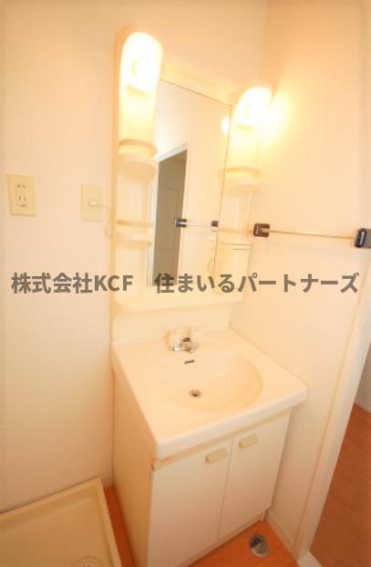 洗面設備　独立洗面化粧台が付いています