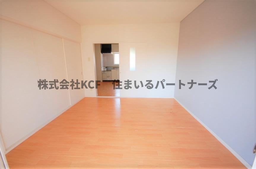 エントランス　明るい洋室です