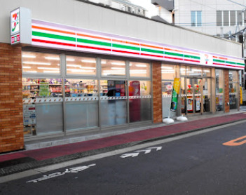 コンビニ　セブンイレブン 大田区千鳥町駅東口店（コンビニ）まで603m