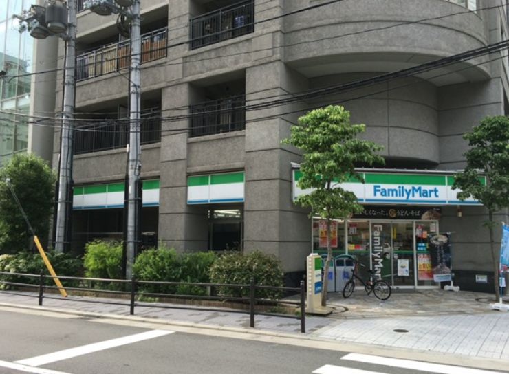 コンビニ　ファミリーマート 新町三丁目店（コンビニ）まで160m