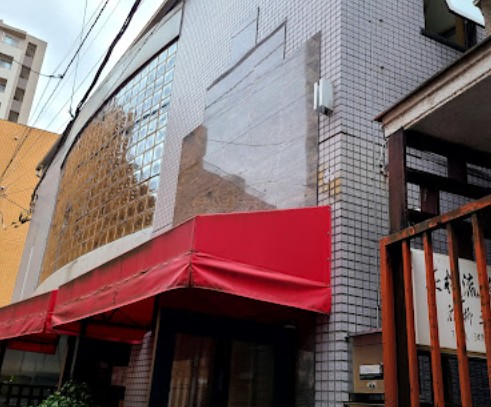 飲食店　3匹の子ブタ（飲食店）まで1296m