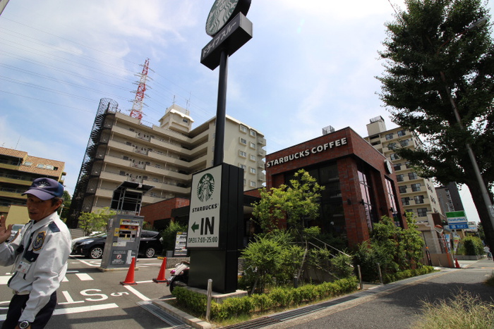 飲食店　スターバックス（飲食店）まで957m