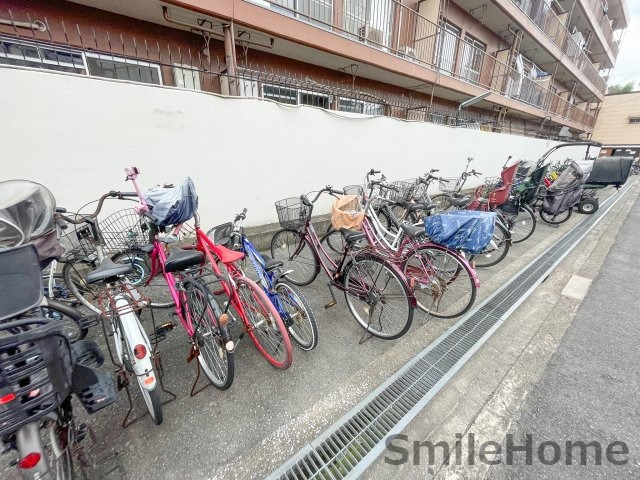 その他共有部分　自転車はこちらに置けます