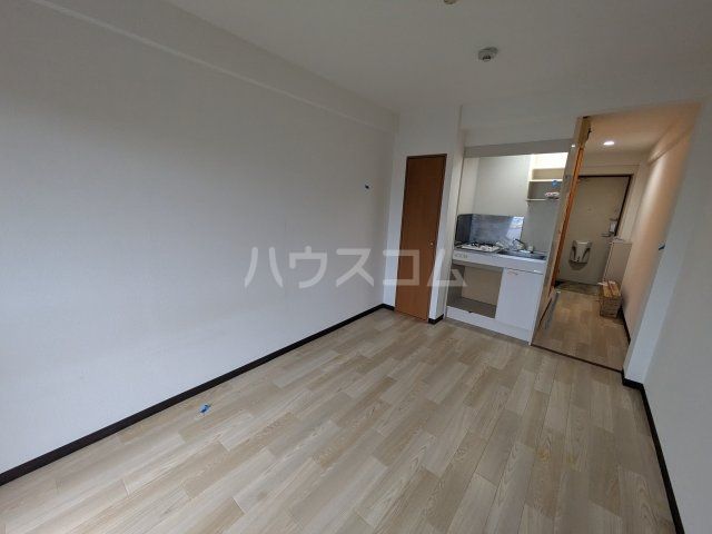日進パレスの居間写真