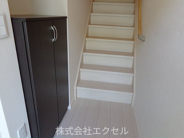 玄関　便利なシューズボックスございます。