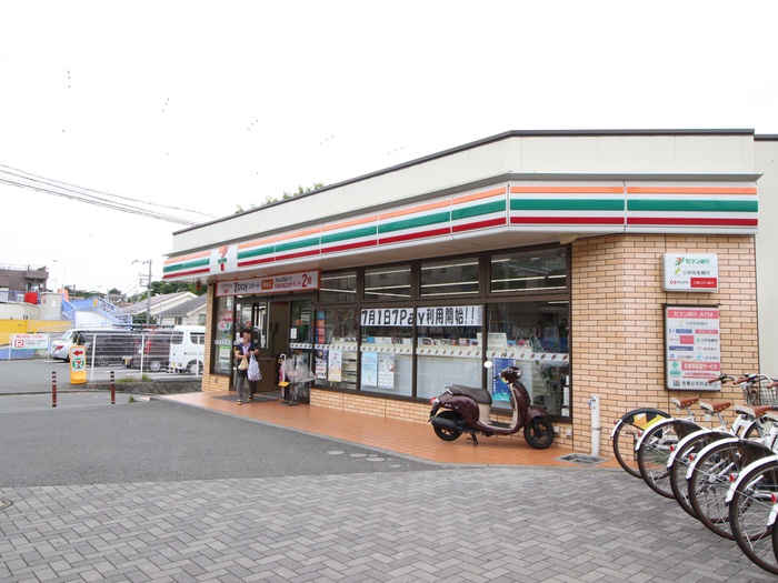 コンビニ　セブンイレブン 六ツ川店（コンビニ）まで226m