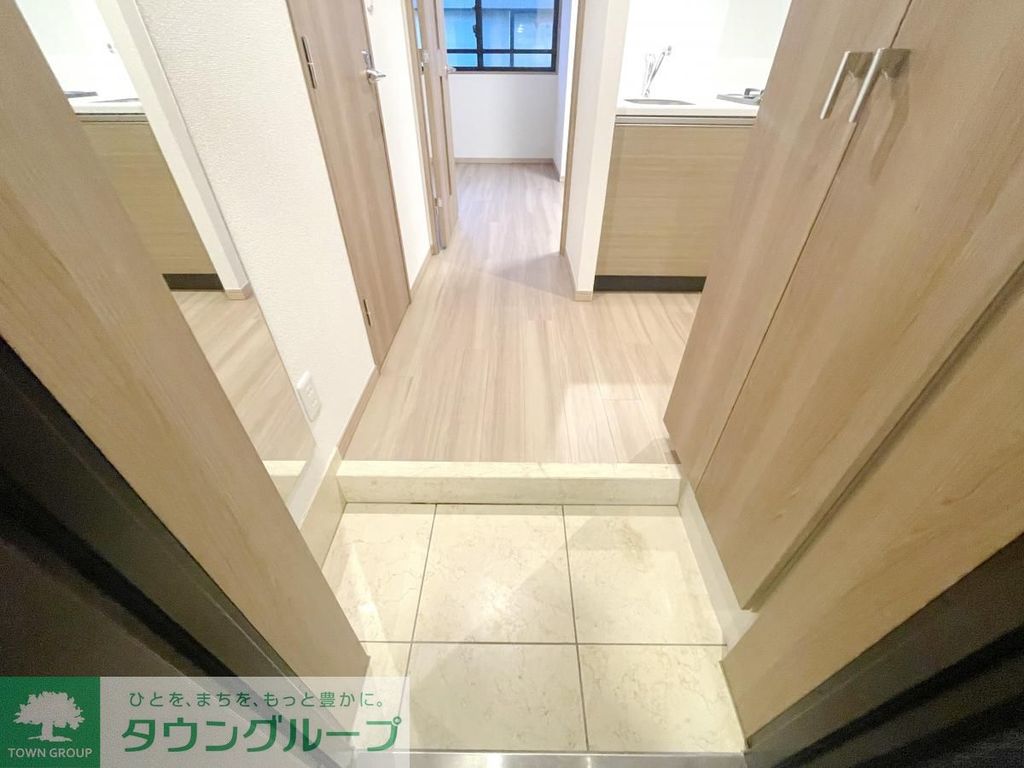 玄関　同じタイプの別部屋写真