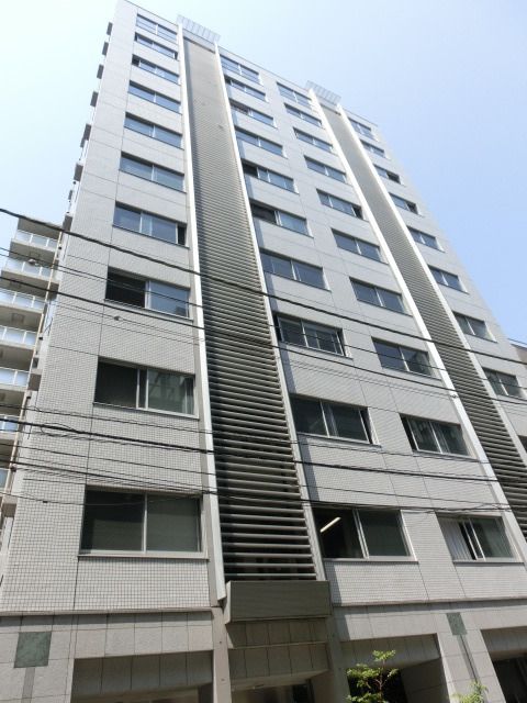 建物外観　重厚感ある大型マンション
