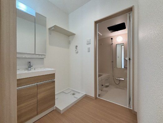 洗面設備　現状優先とし写真は参照とする。