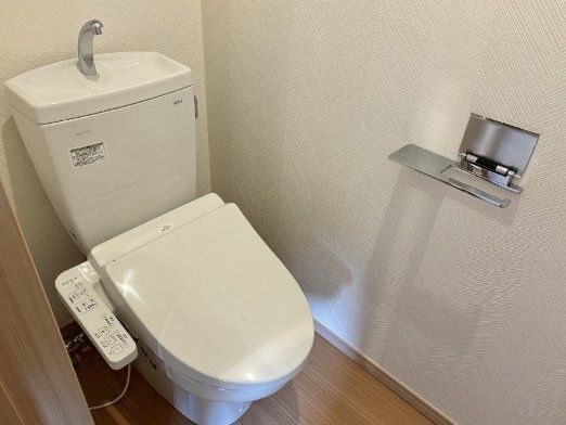 トイレ　現状優先とし写真は参照とする。