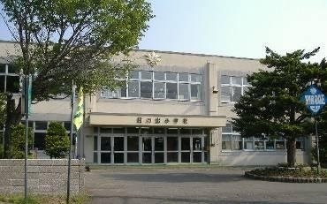 小学校　千歳市立日の出小学校（小学校）まで360m