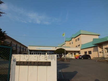 中学校　千歳市立青葉中学校（中学校）まで791m
