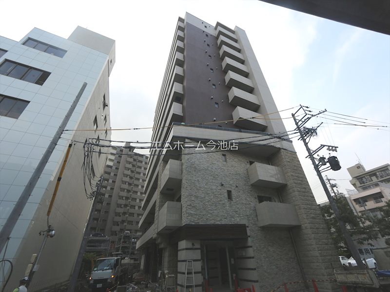 建物外観　外観　防犯カメラ付　オートロック　宅配ＢＯＸ