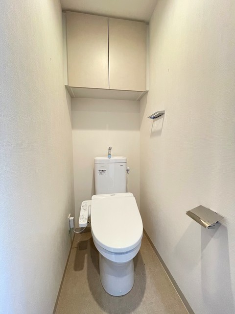 トイレ　同物件他居室の写真です